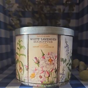 Bath & Body Works White Lavender Eucalyptus Scented Candle
